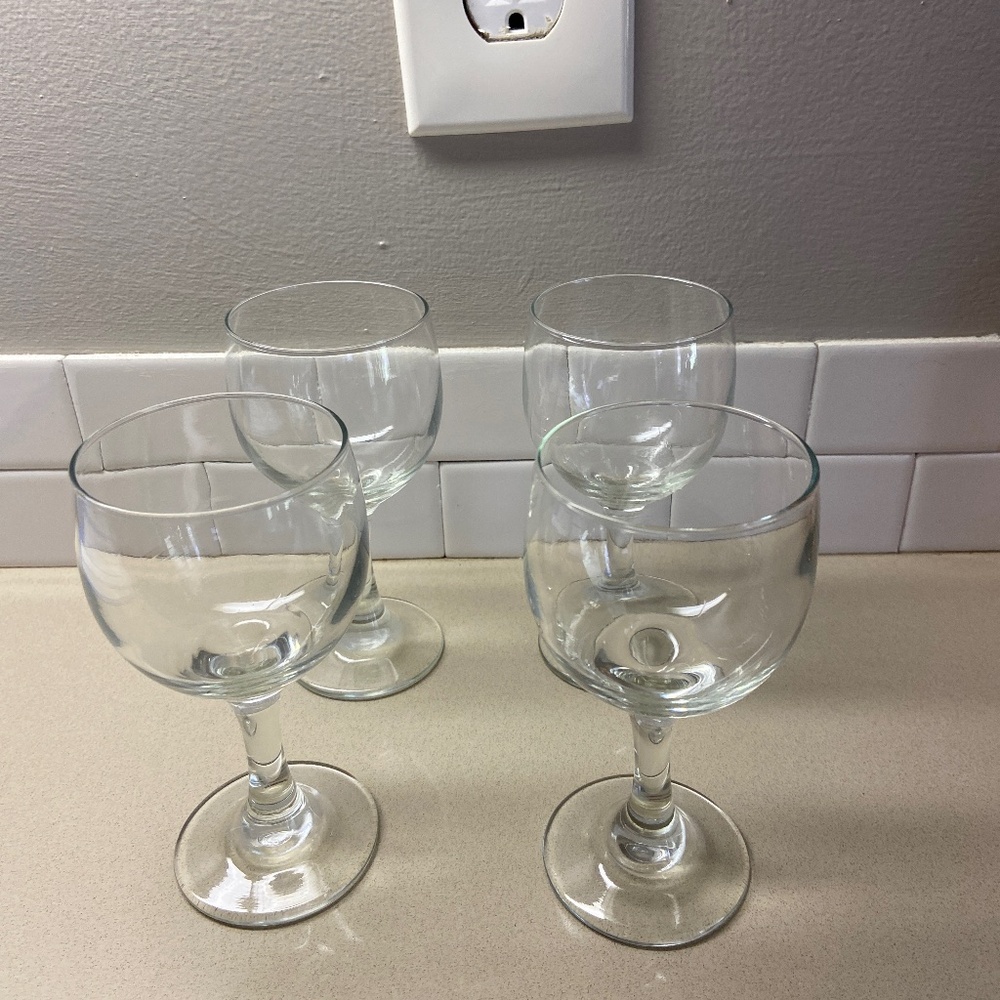 Vintage 4 piece set of Cordial Drinking Glasses Exc